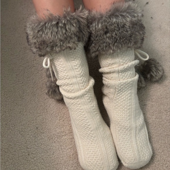 Fluffy and fuzzy white and grey reading socks - Picture 2 of 4